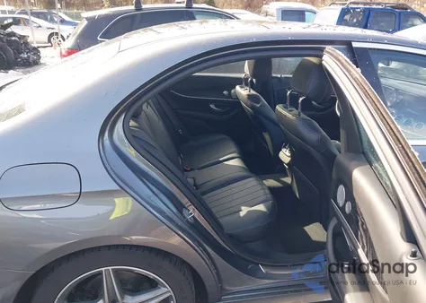 2017 Mercedes-Benz E 300 4Matic z USA, uszkodzony, nr VIN WDDZF4KB1HA230251